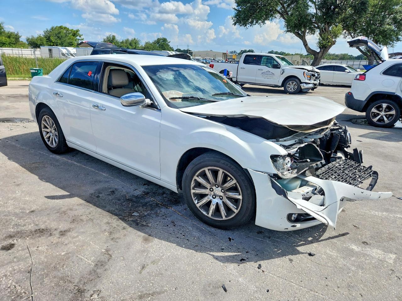 2013 Chrysler 300C - Image 4