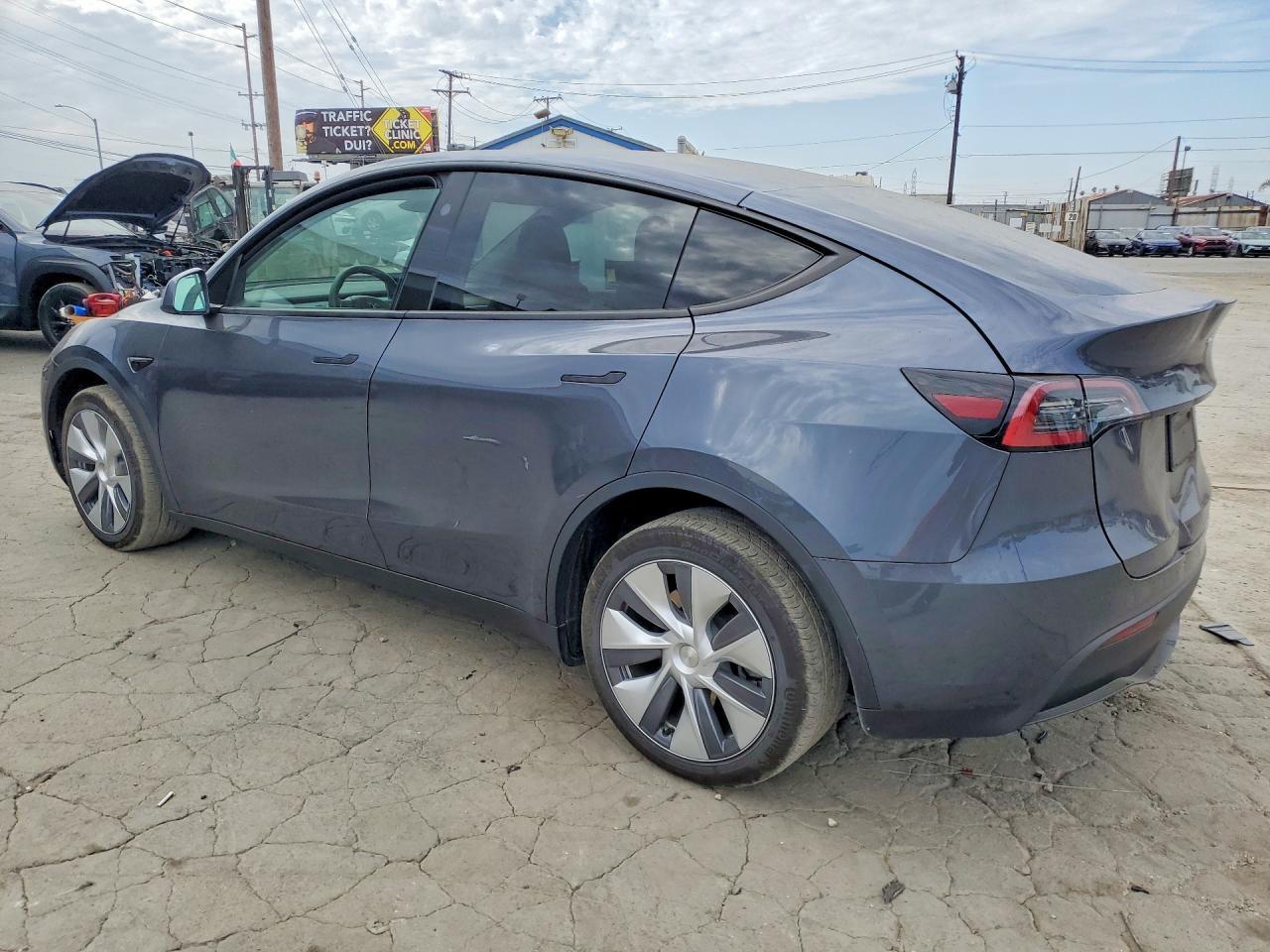 2023 Tesla Model Y - Фото 2