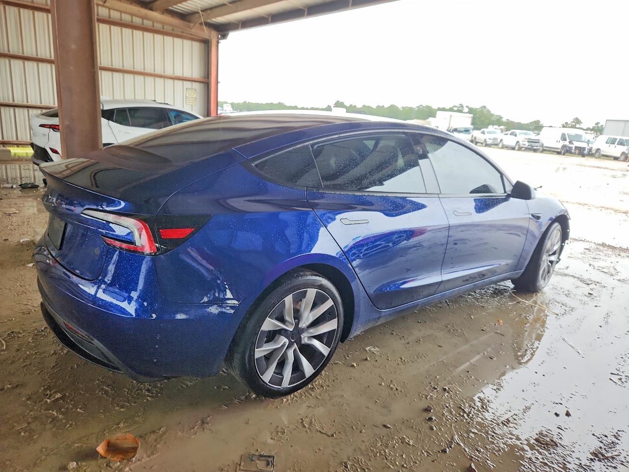 2024 Tesla Model 3 - Фото 3