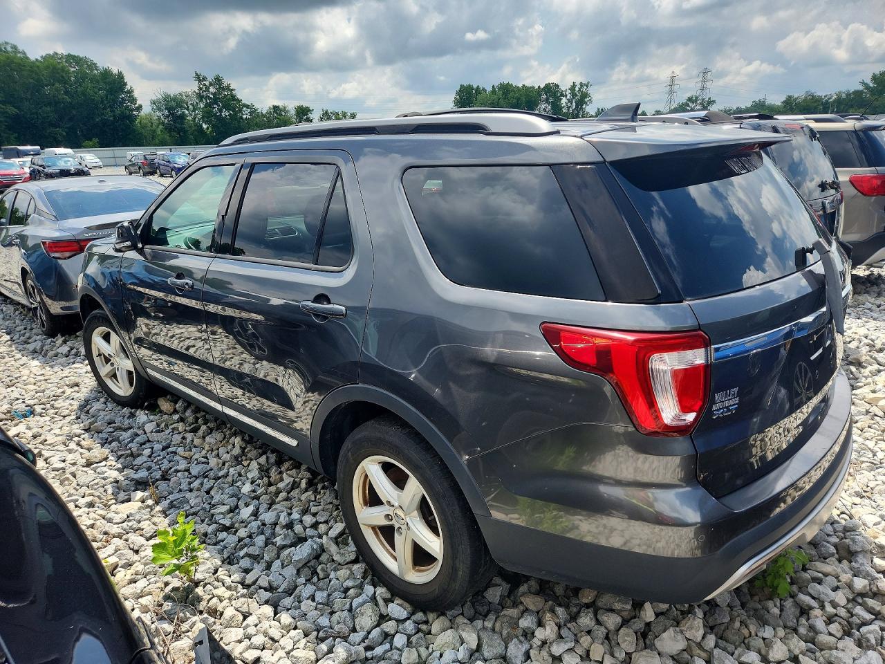 2016 Ford Explorer Xlt - Фото 2