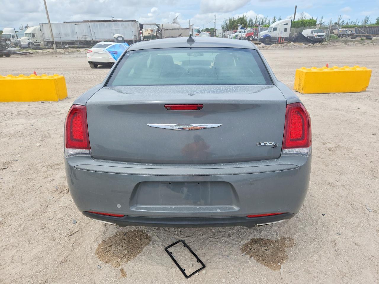 2019 Chrysler 300 S - Image 6
