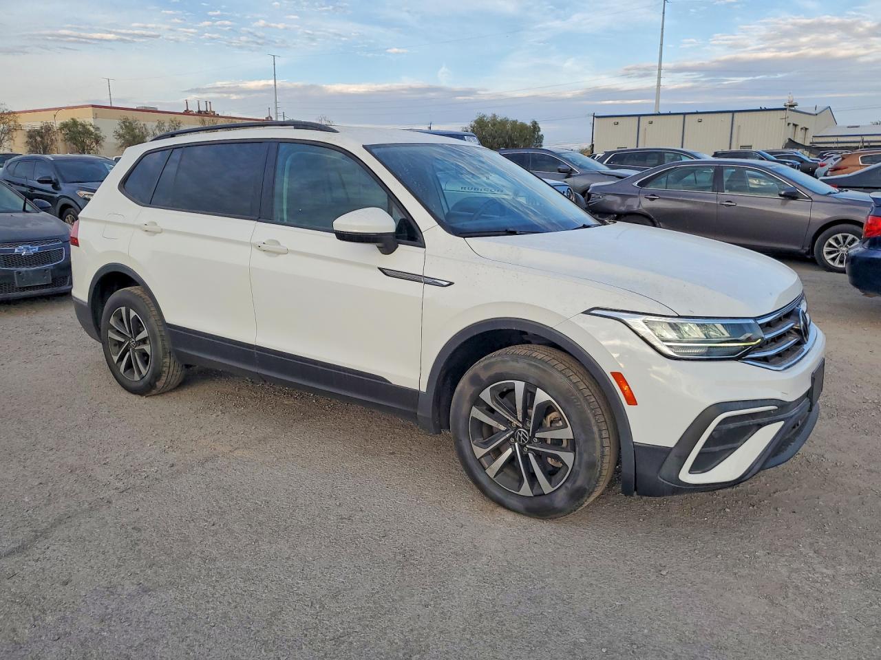2022 Volkswagen Tiguan S - Фото 4