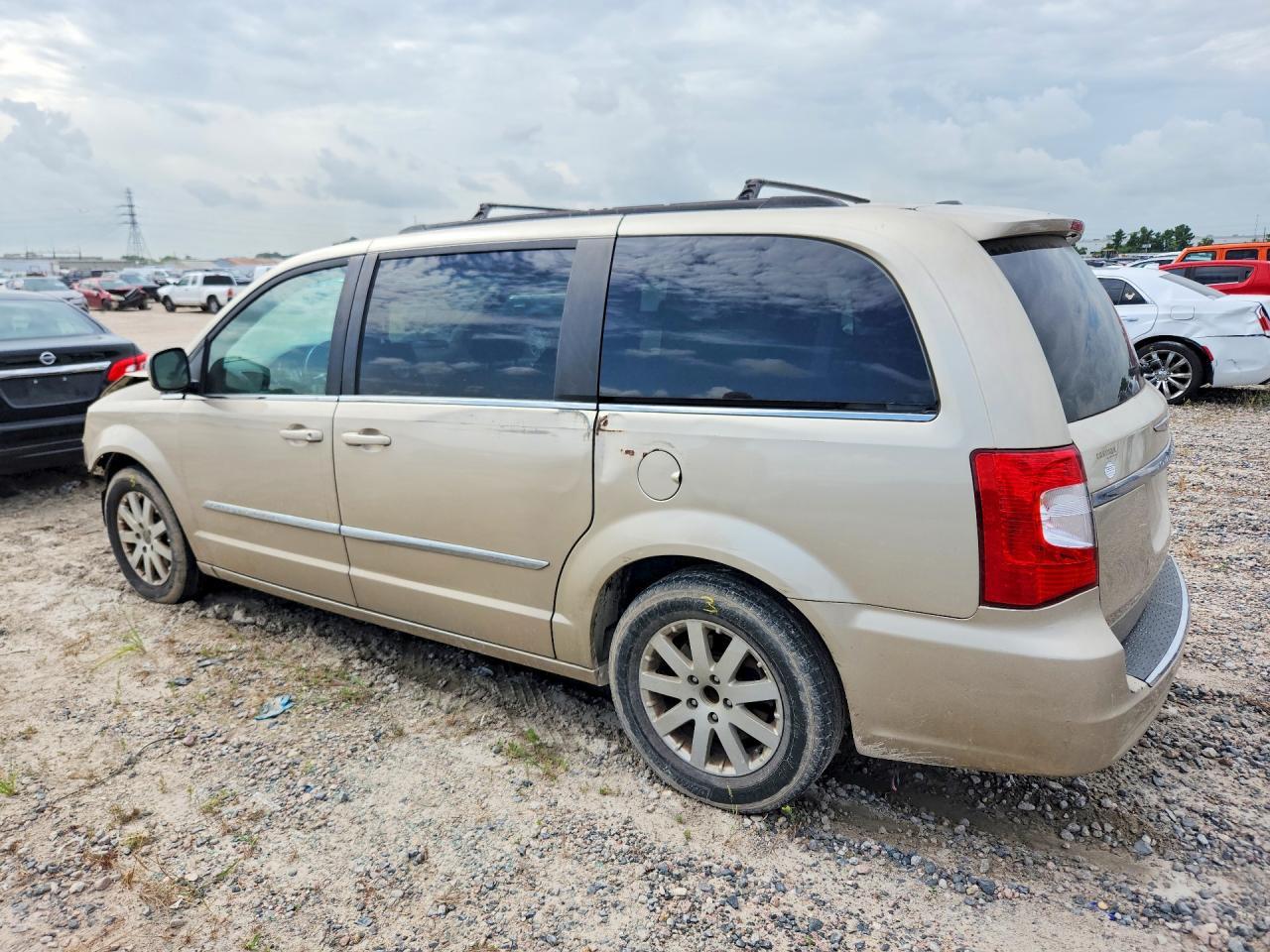 2015 Chrysler Town & Country Touring - Фото 2
