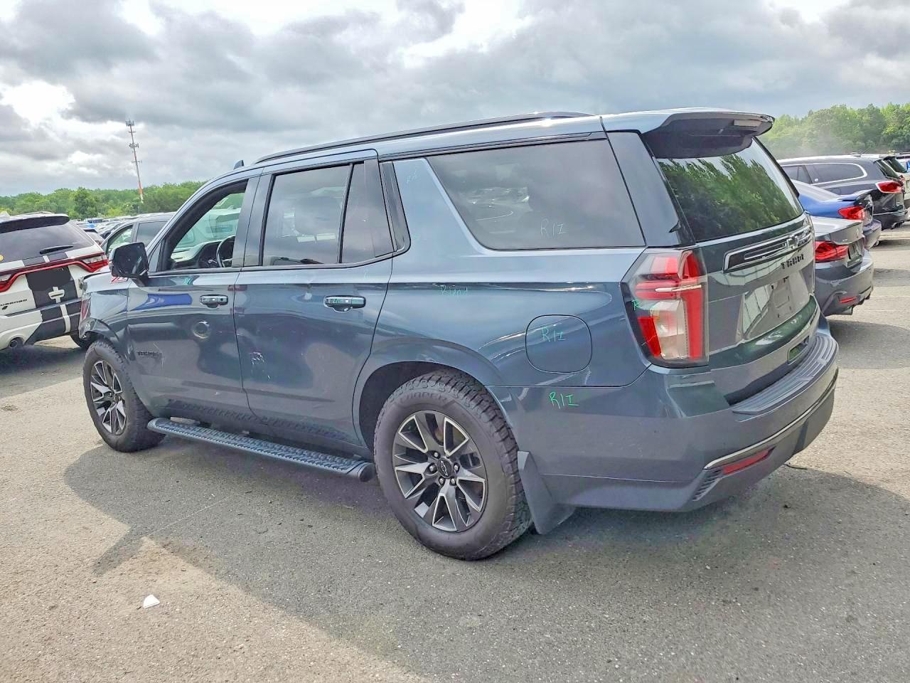 2021 Chevrolet Tahoe K1500 Z71 - Фото 2