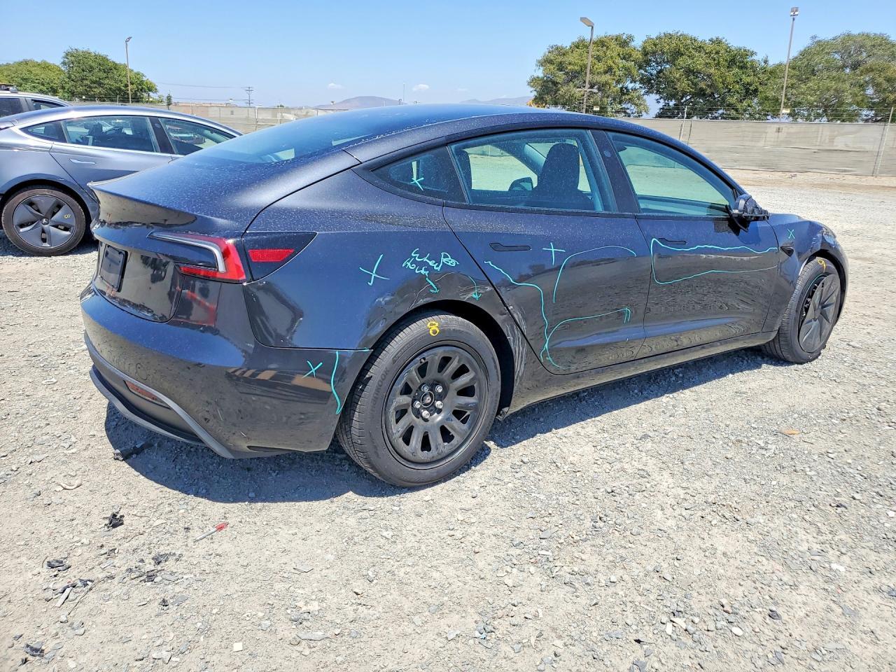 2026 Tesla Model 3 - Фото 3