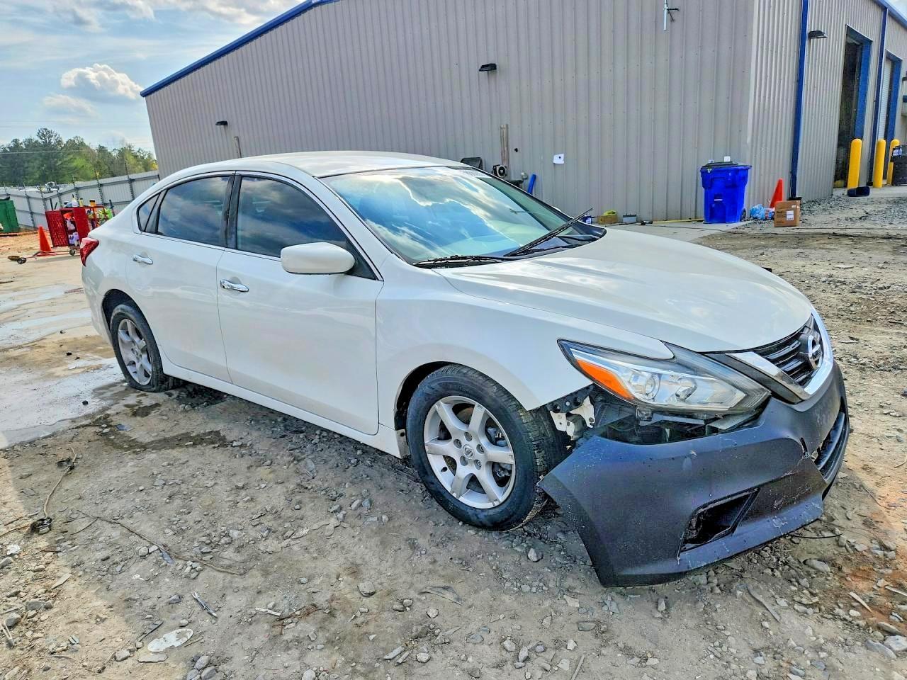 2017 Nissan Altima 2.5 S - Image 4