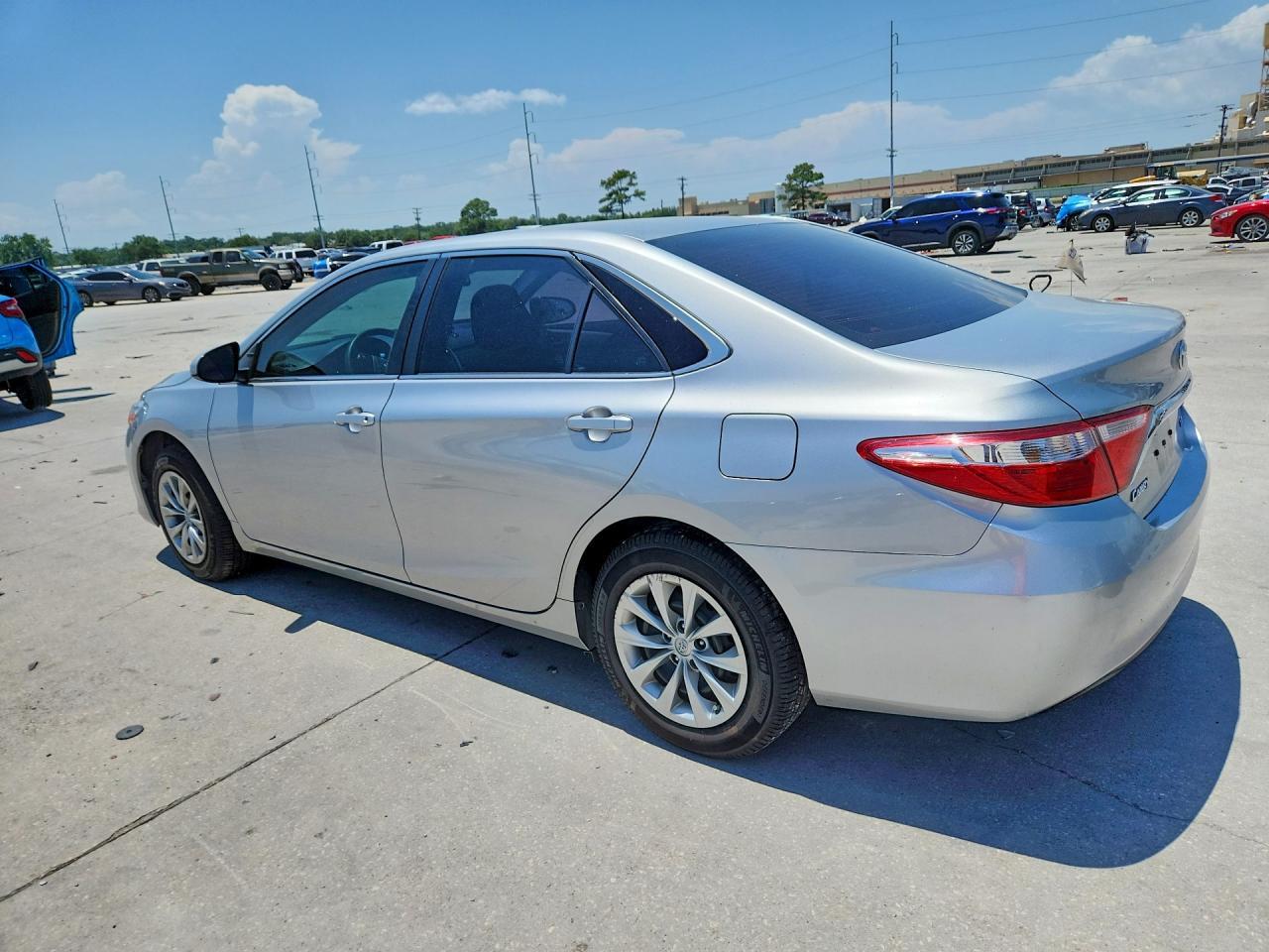 2017 Toyota Camry Le - Фото 2