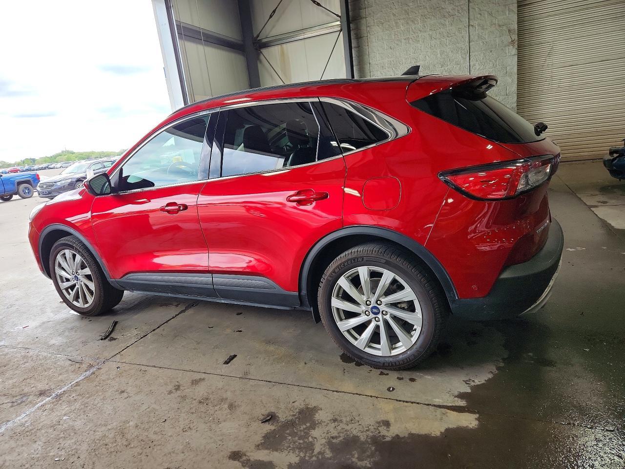 2022 Ford Escape Titanium - Фото 2