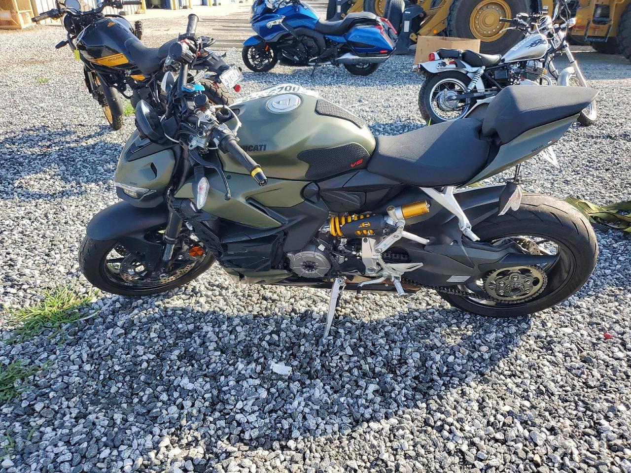 2024 Ducati Streetfighter V2 - Image 3