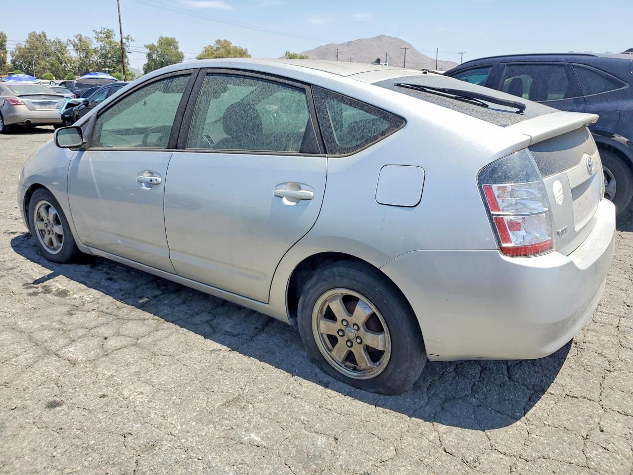 2004 Toyota Prius Base - Фото 2