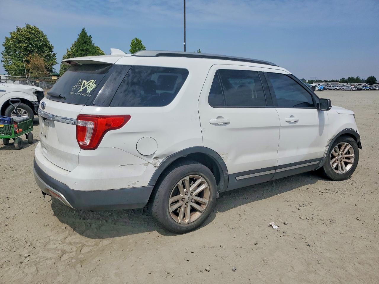 2016 Ford Explorer Xlt - Image 3