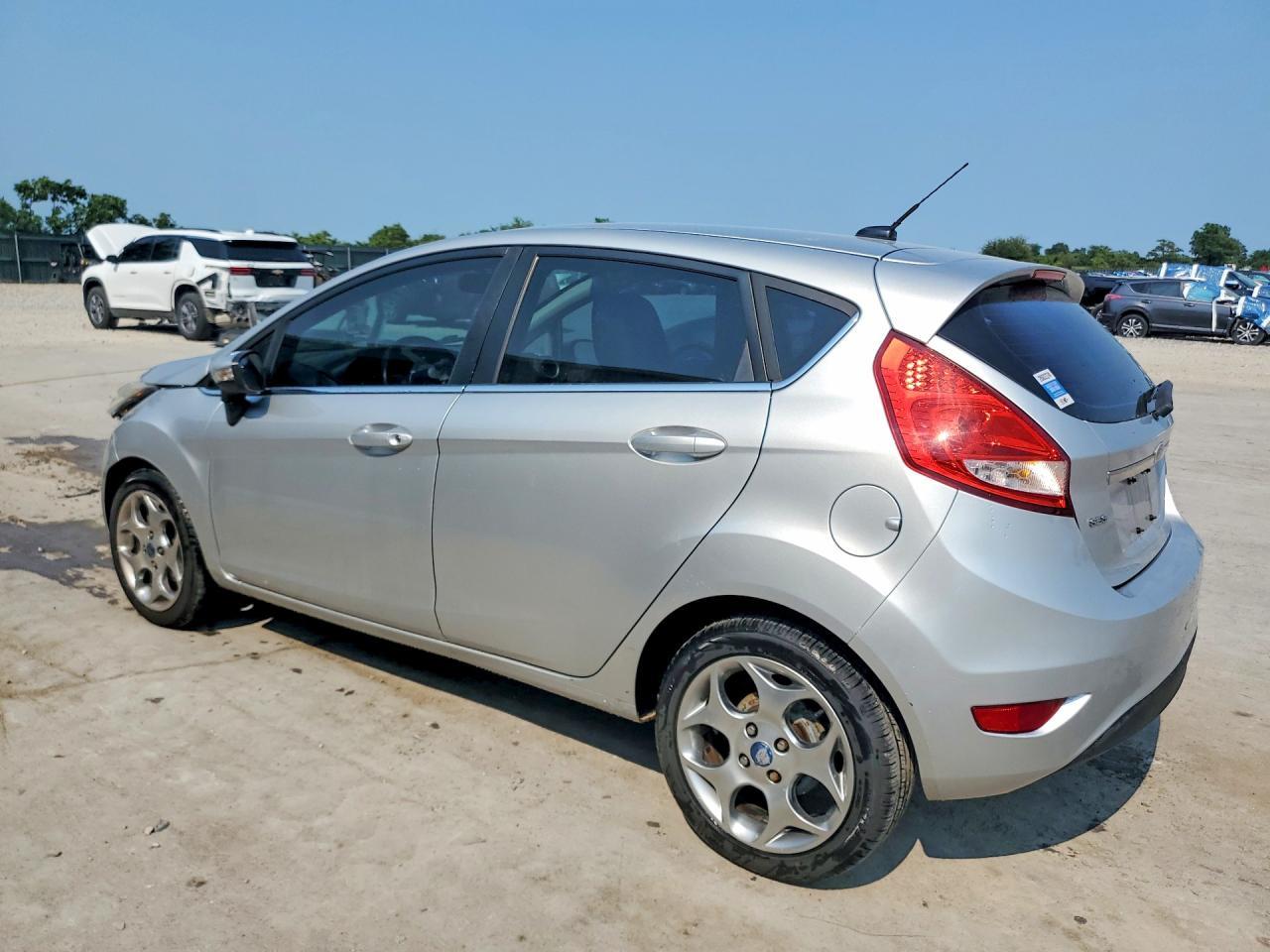 2011 Ford Fiesta Ses - Фото 2