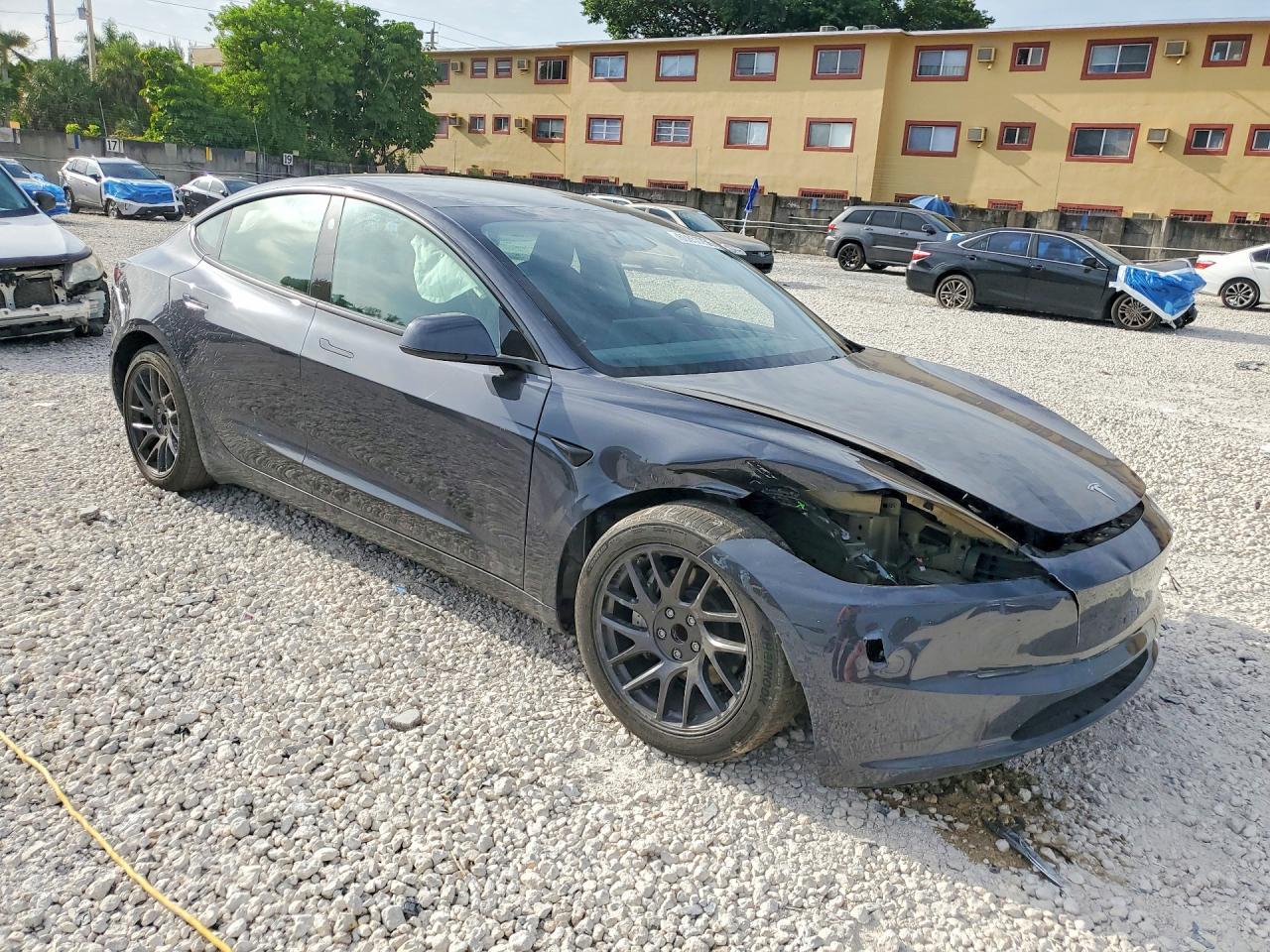 2024 Tesla Model 3 - Image 4