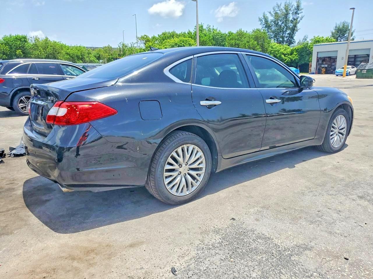 2013 Infiniti M37 - Image 3