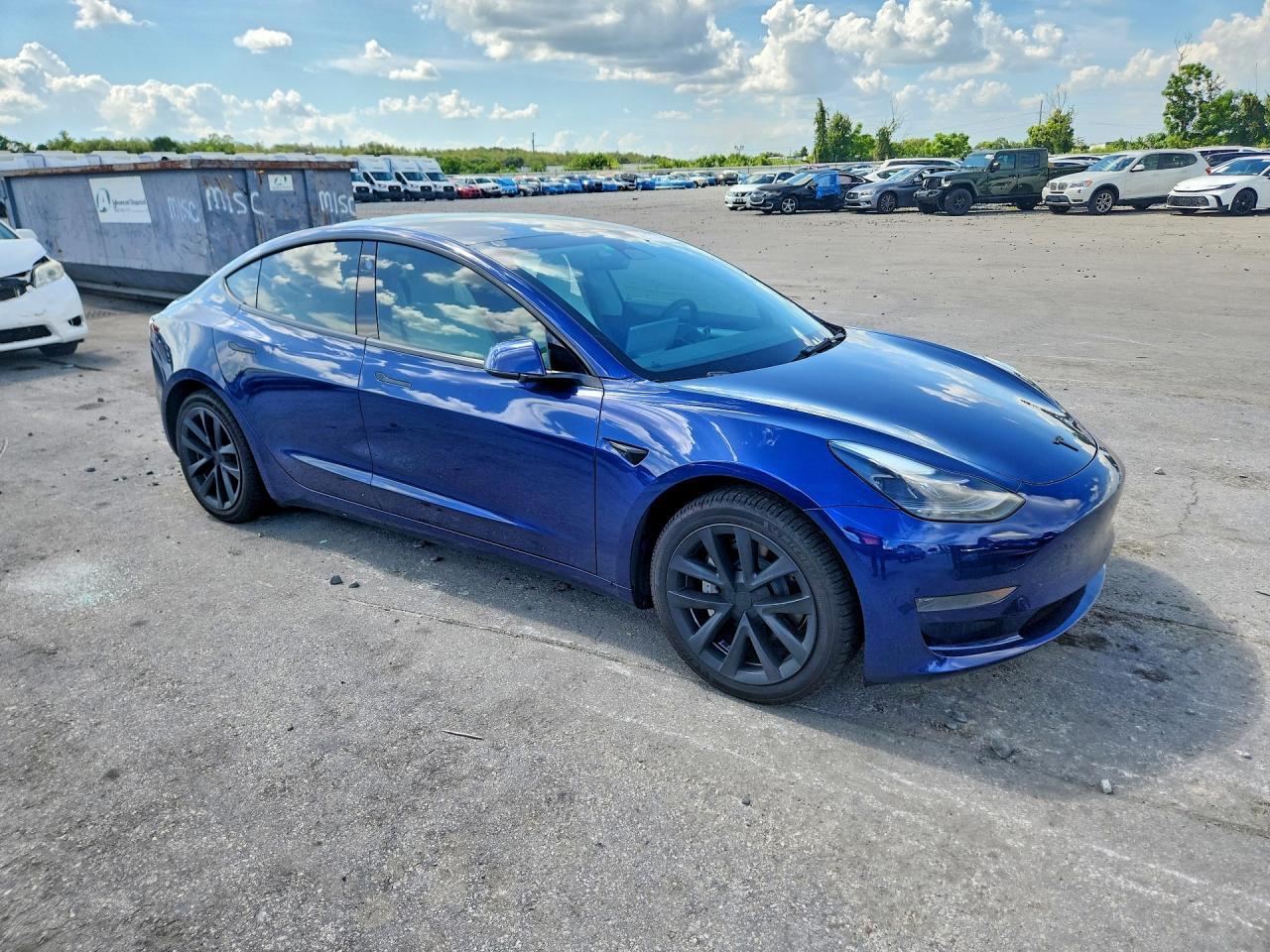 2023 Tesla Model 3 - Фото 4