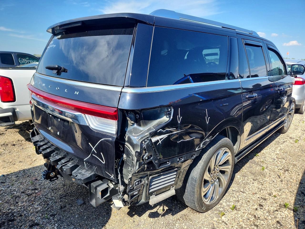 2024 Lincoln Navigator L - Image 3