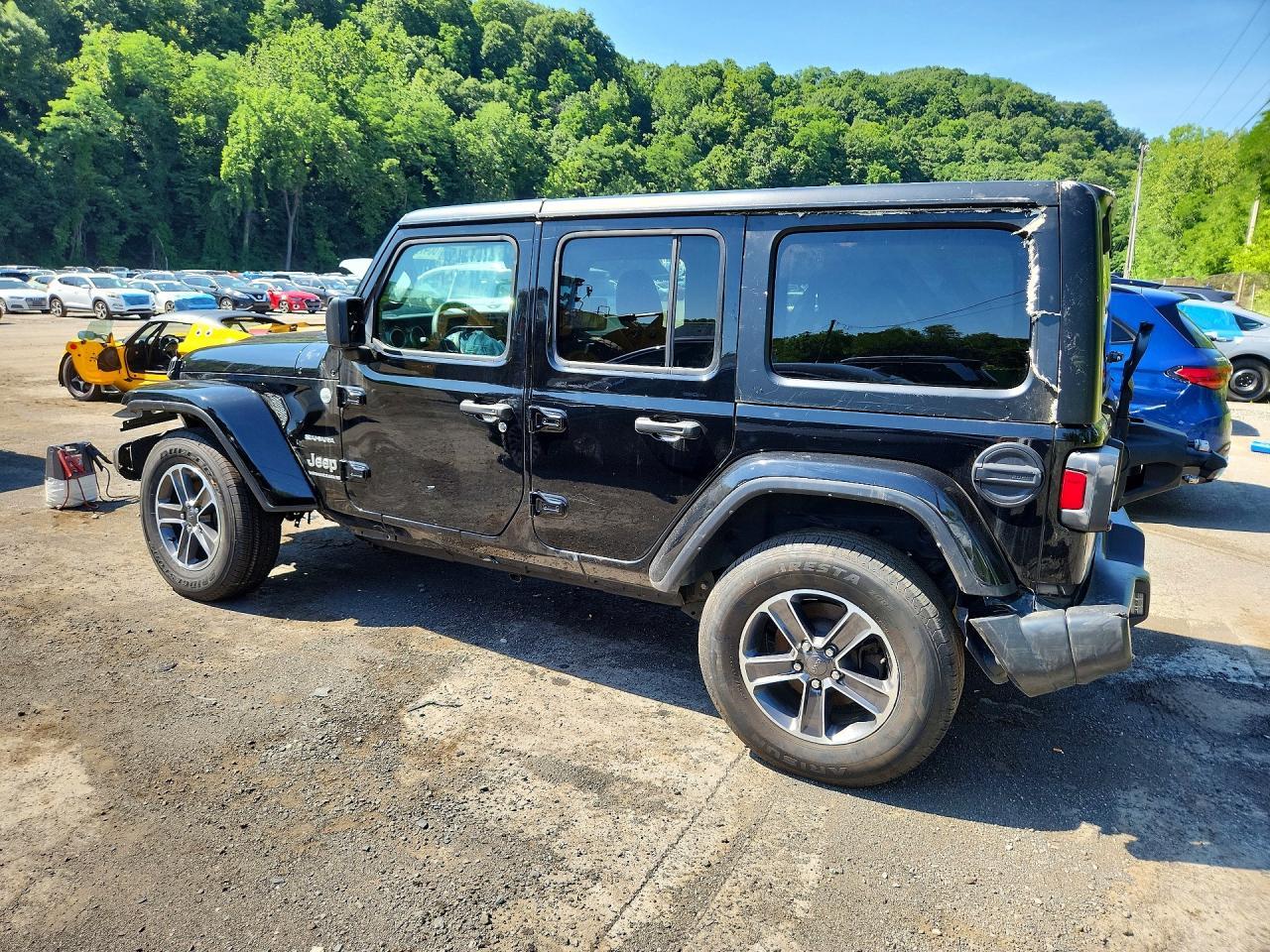 2023 Jeep Wrangler Sahara - Фото 2