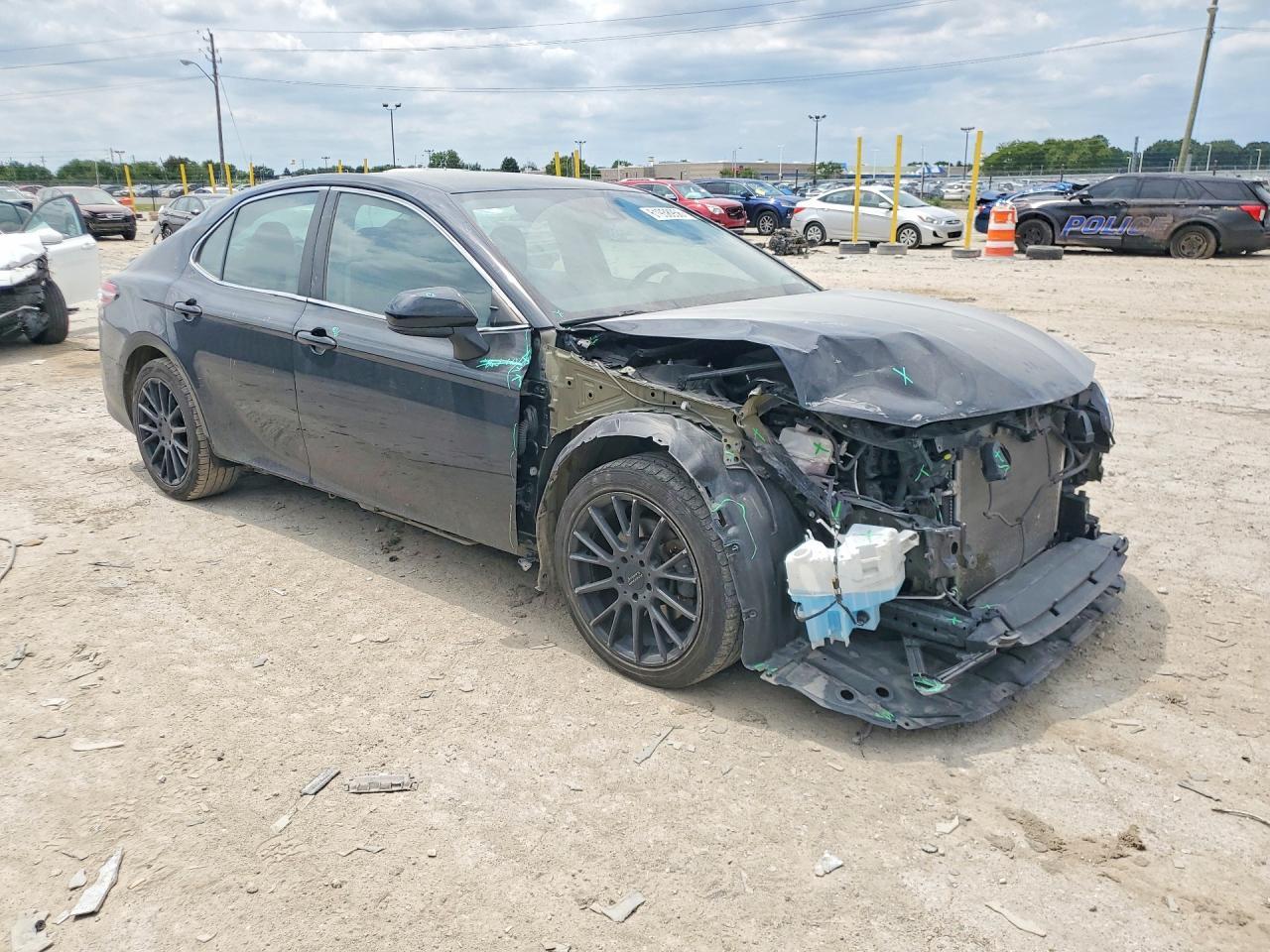 2020 Toyota Camry Le - Фото 4