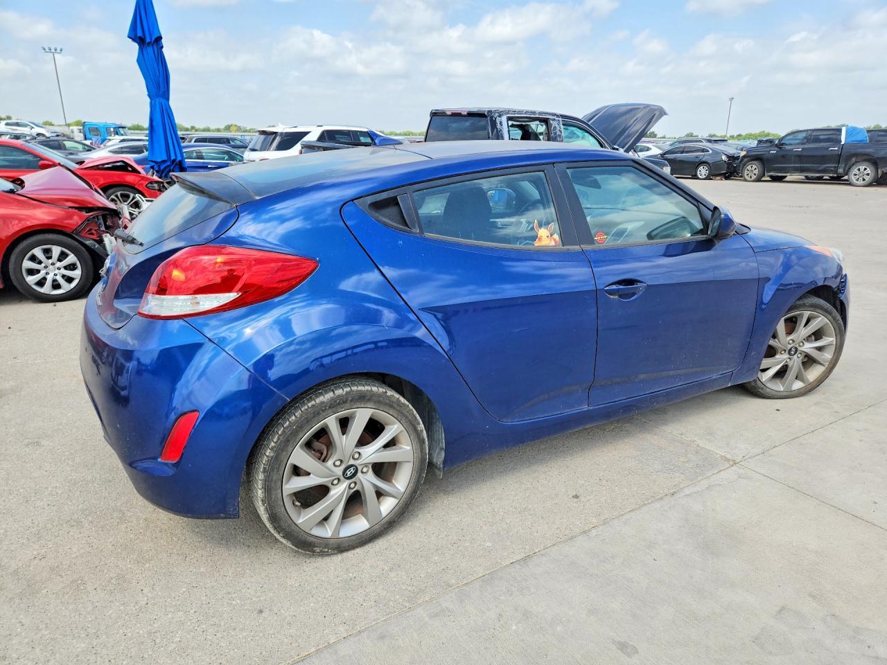 2016 Hyundai Veloster Base - Image 3