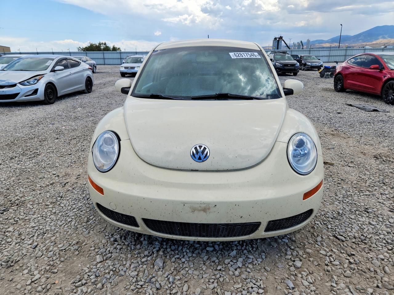 2009 Volkswagen New Beetle S - Image 5