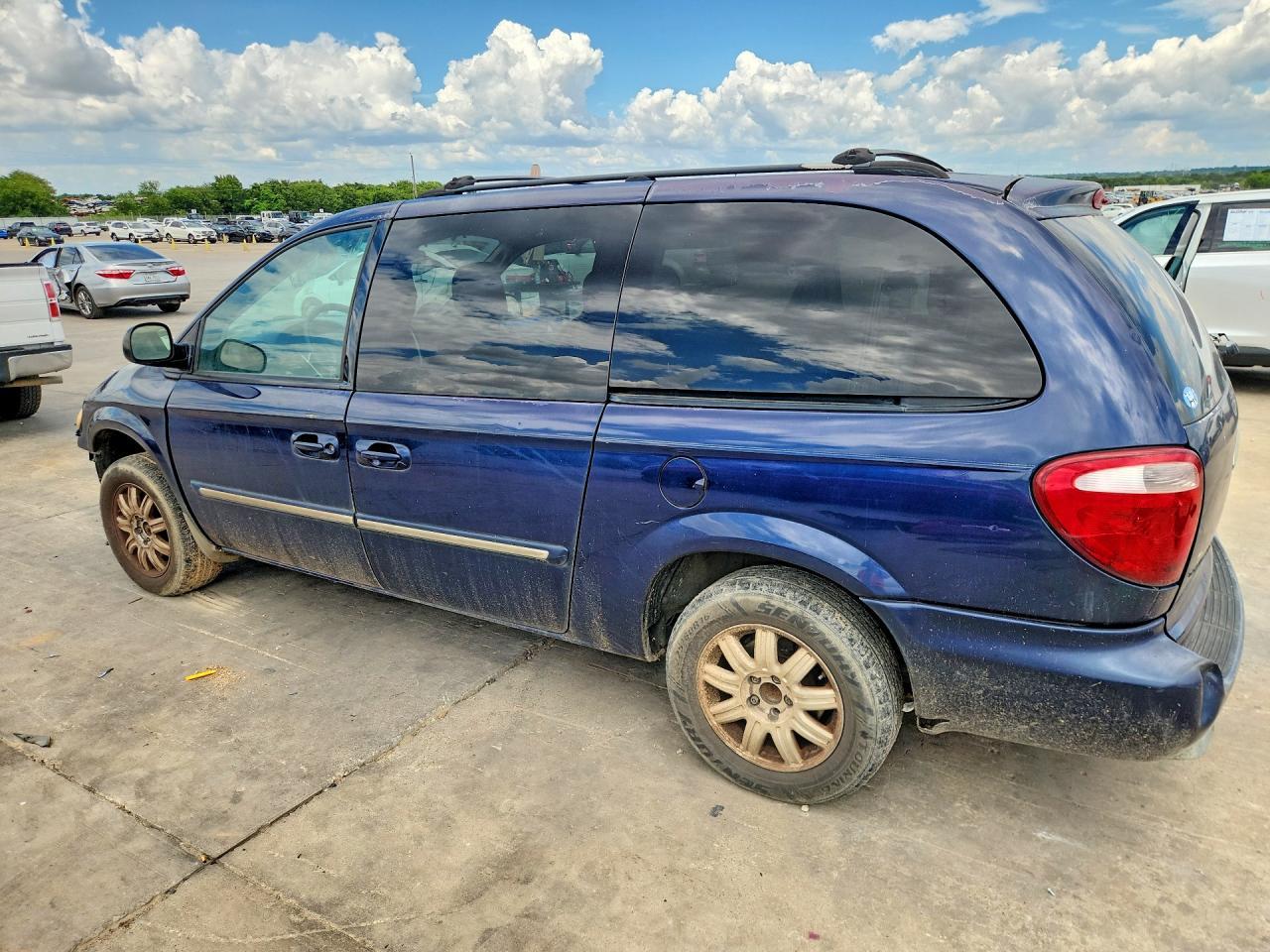 2006 Chrysler Town & Country Touring - Фото 2