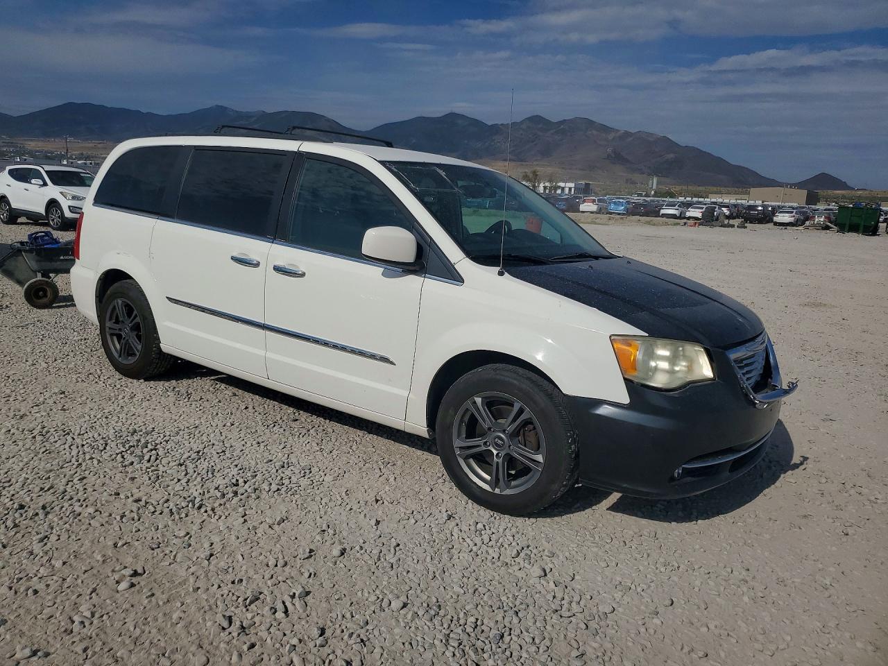 2012 Chrysler Town & Country Touring - Фото 4