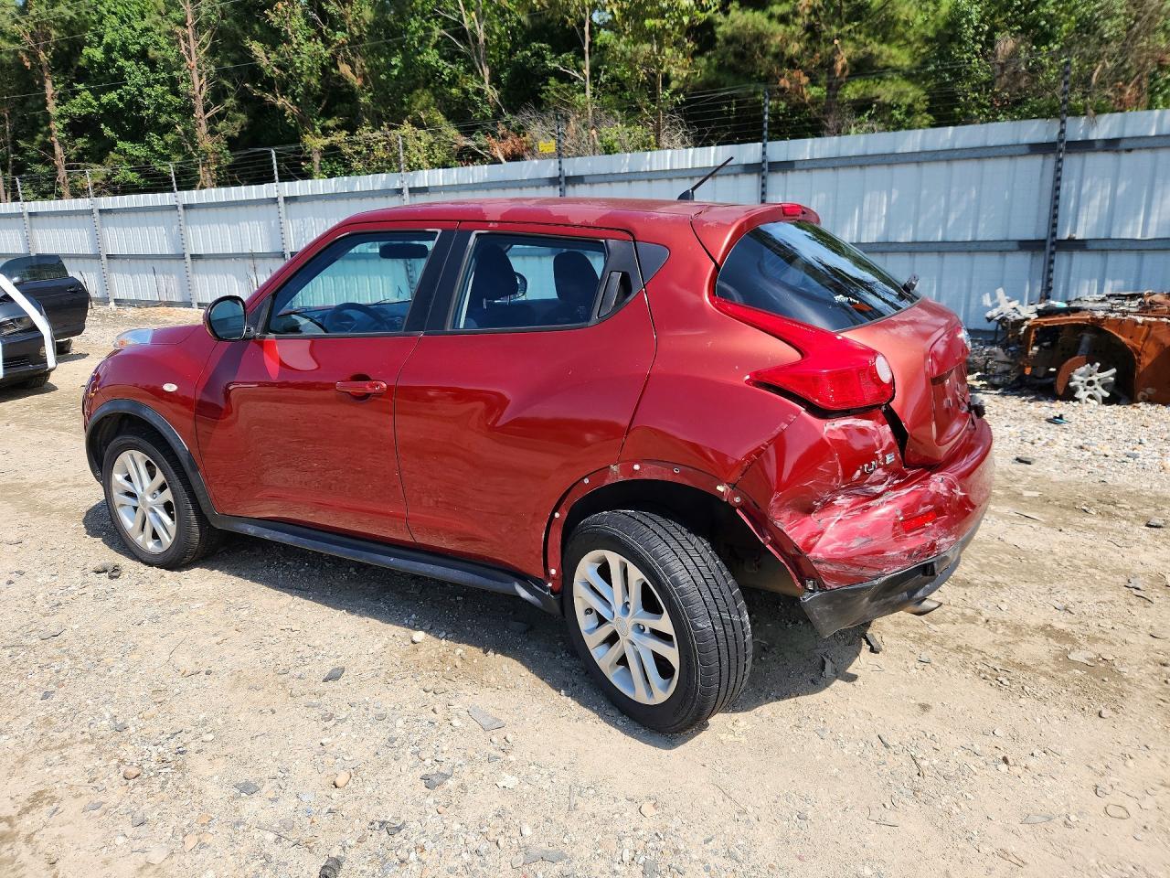 2011 Nissan Juke S - Image 2