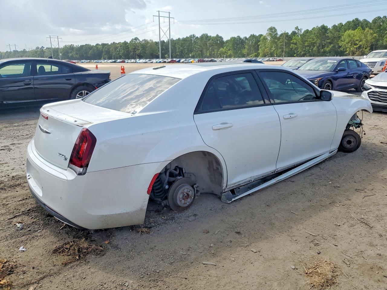 2016 Chrysler 300 S - Фото 3
