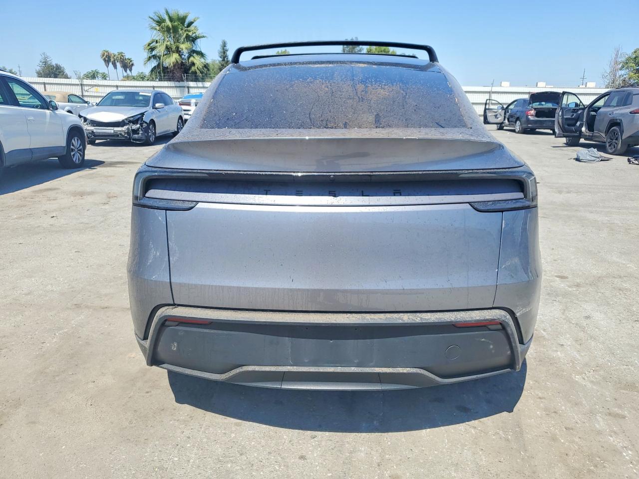 2026 Tesla Model Y - Фото 6