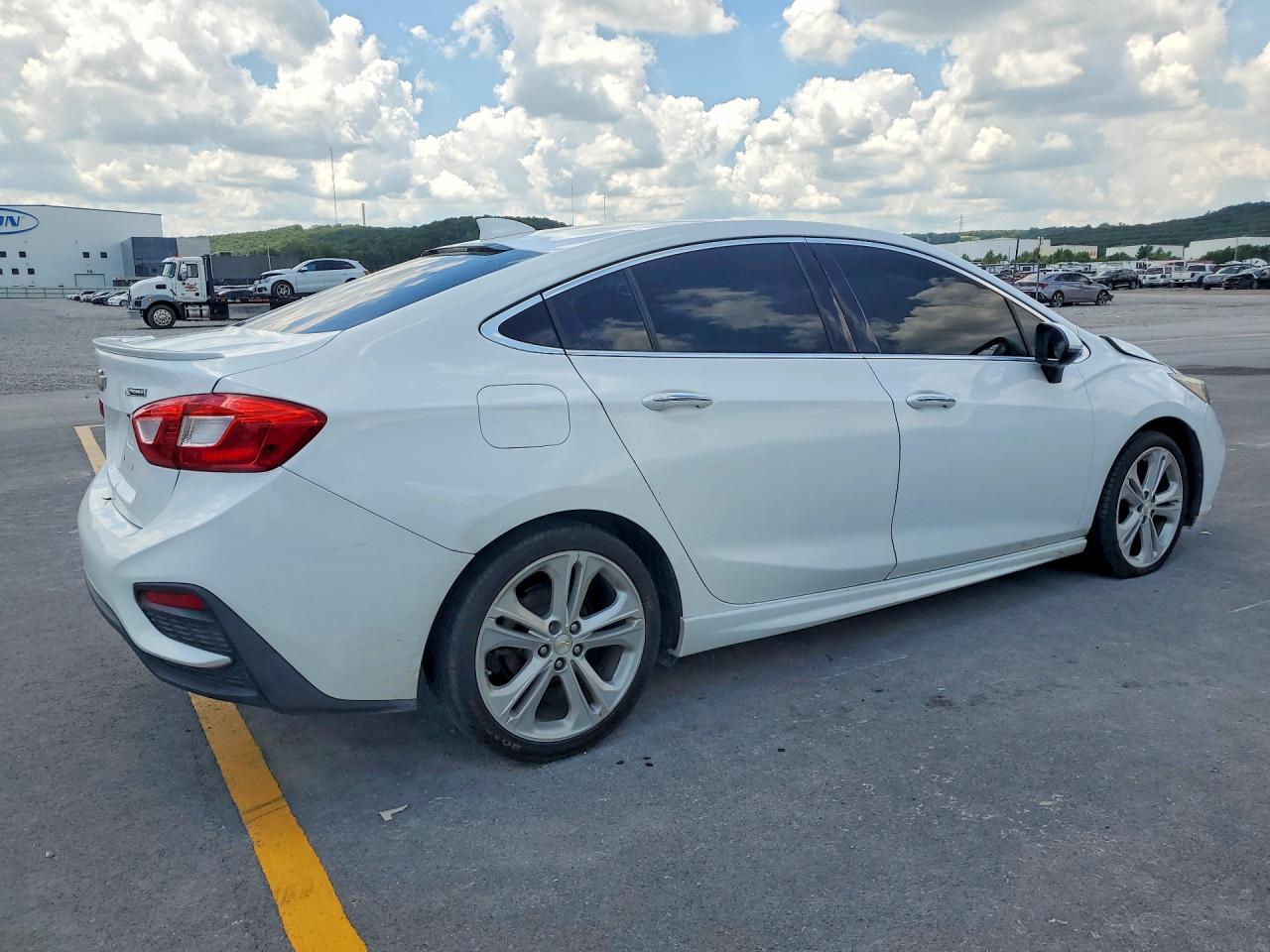 2016 Chevrolet Cruze Premier - Image 3