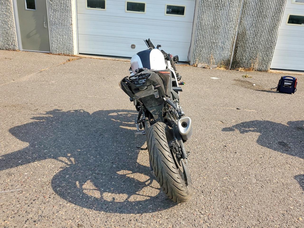 2017 Yamaha Yzfr3 - Image 4