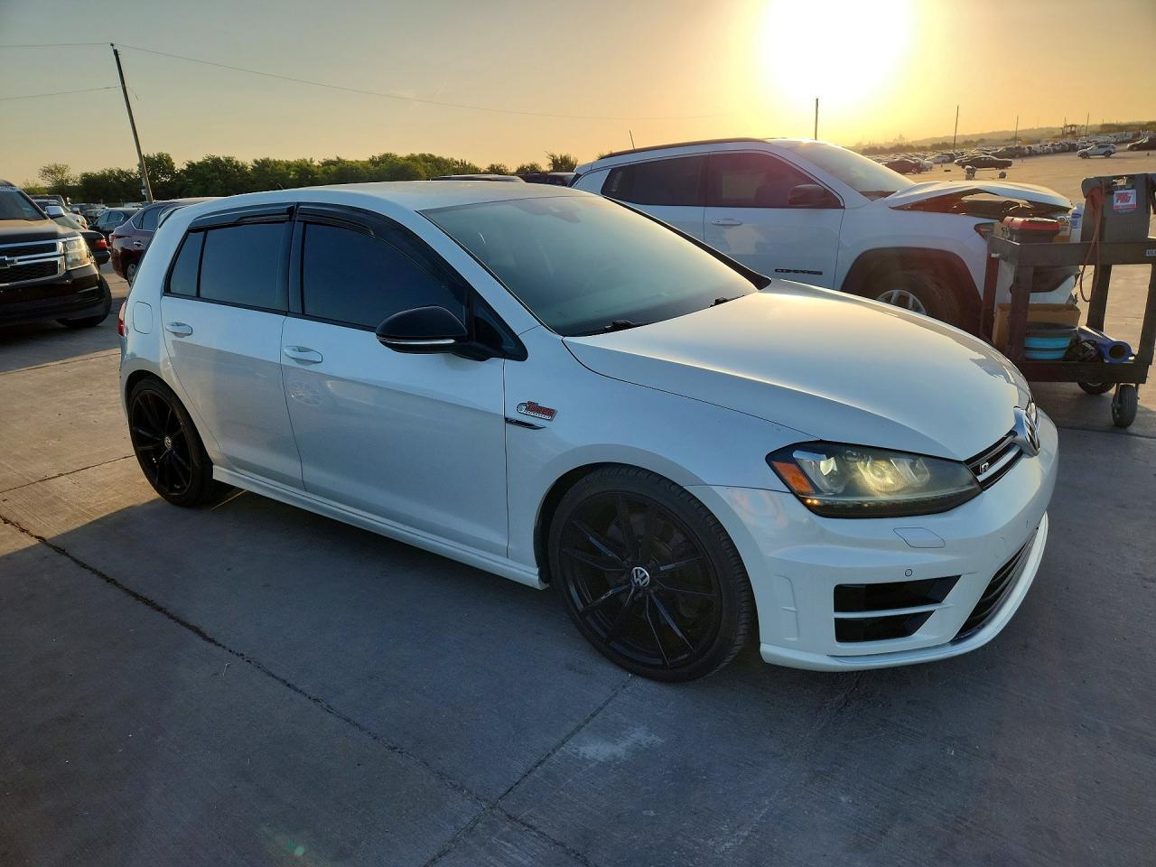 2017 Volkswagen Golf R - Image 4