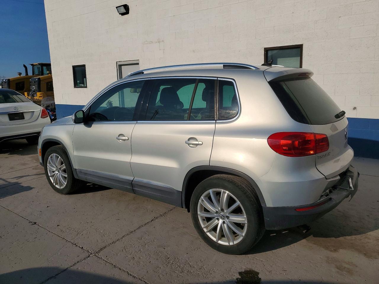 2013 Volkswagen Tiguan S - Image 2