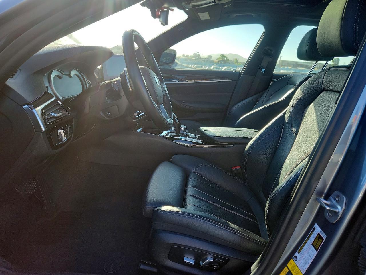 2019 BMW 530E - Фото 7