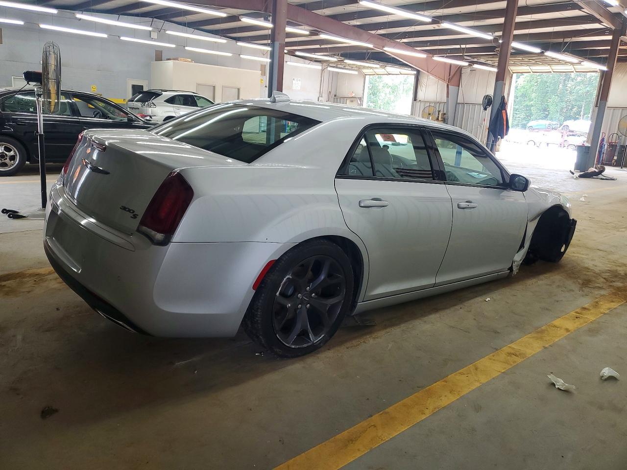 2021 Chrysler 300 S - Фото 3