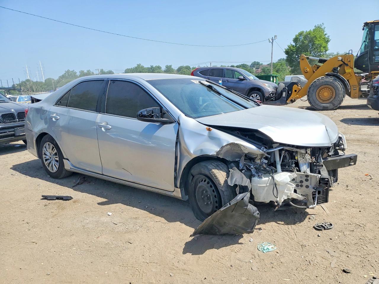 2014 Toyota Camry Le - Фото 4