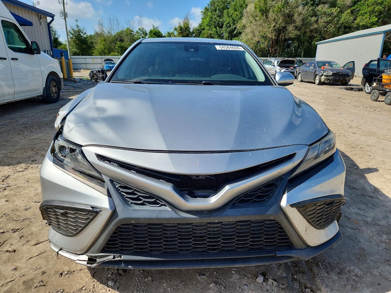 2021 Toyota Camry Se - Фото 5