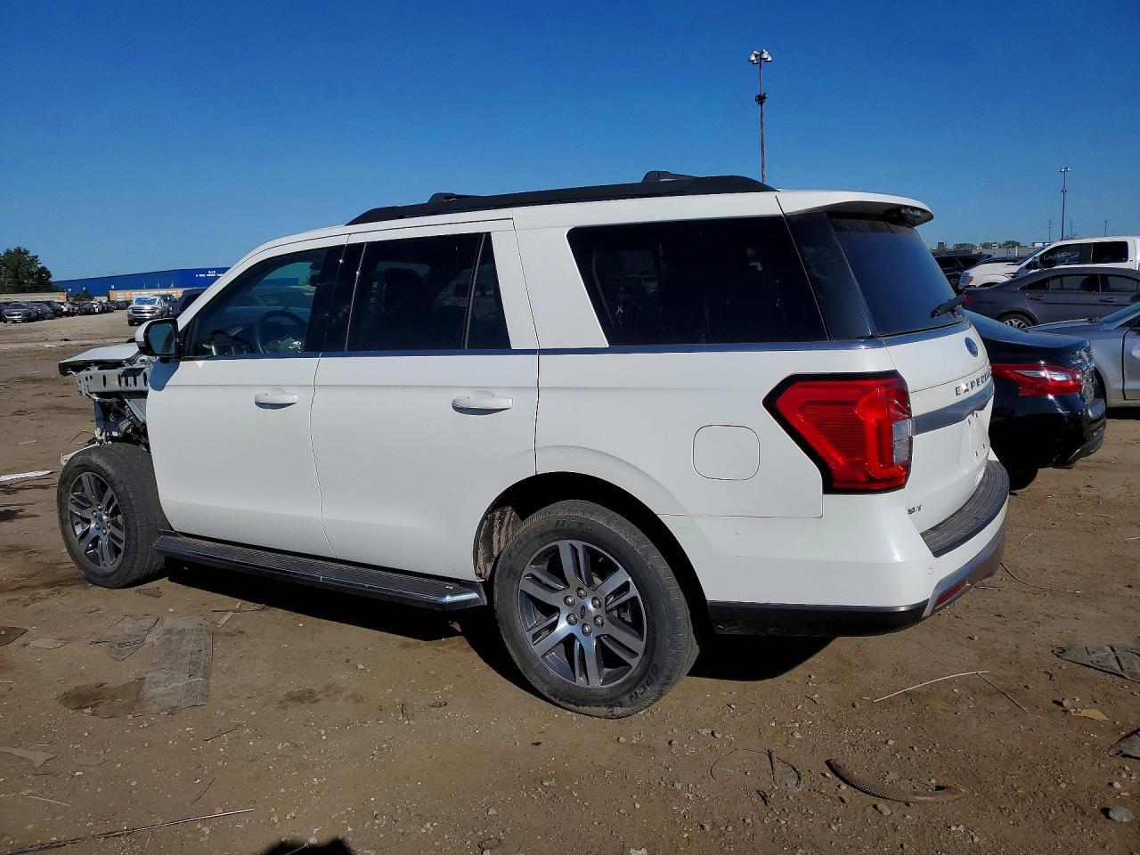 2022 Ford Expedition Xlt - Фото 2