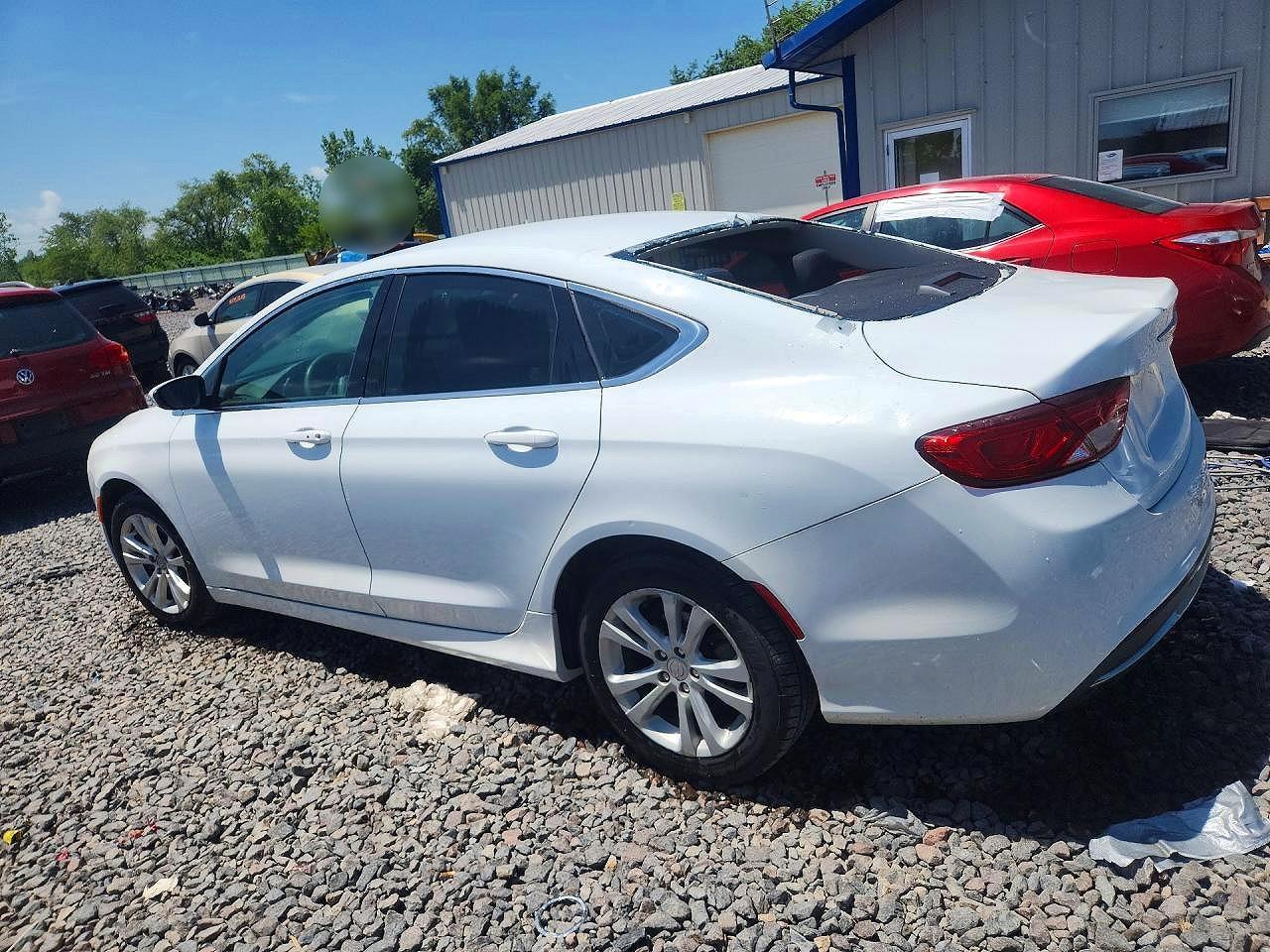 2015 Chrysler 200 Limited - Фото 2