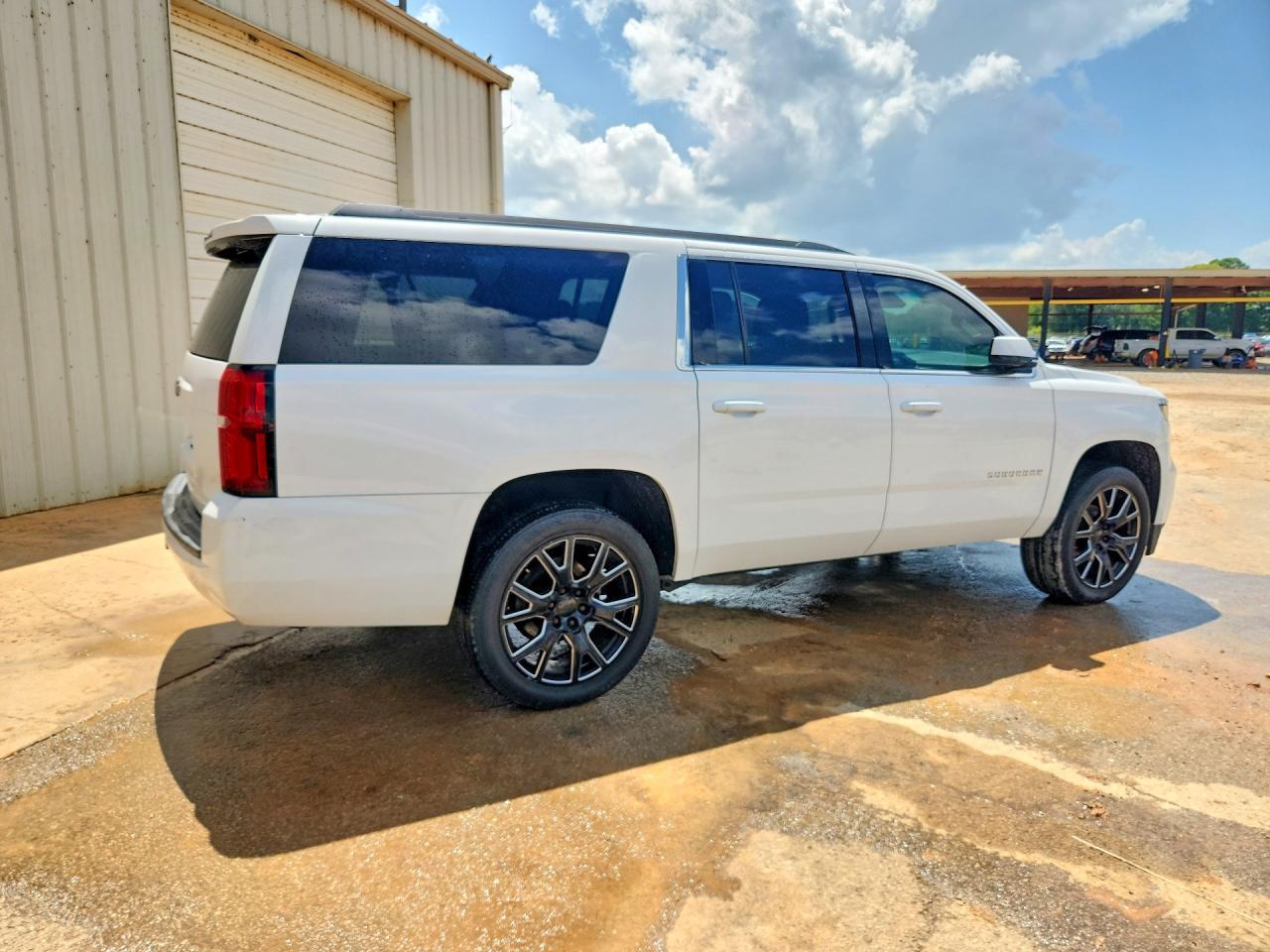 2015 Chevrolet Suburban C1500 Ls - Image 3