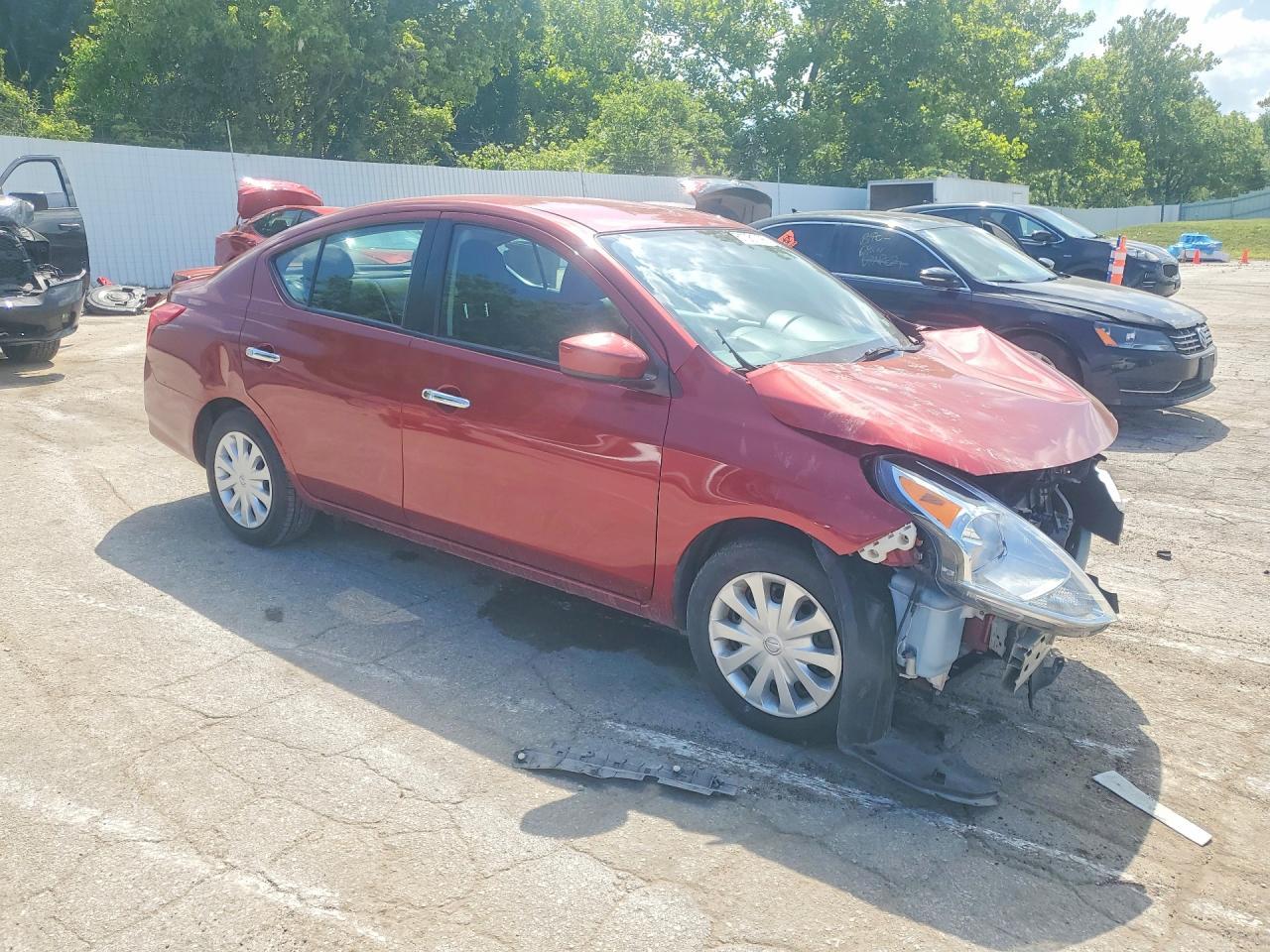 2019 Nissan Versa Sv - Image 4