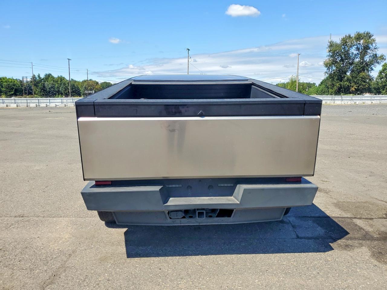 2025 Tesla Cybertruck - Фото 6