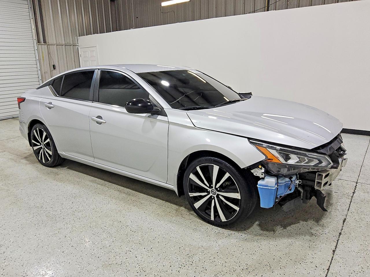 2020 Nissan Altima 2.5 Sr - Image 4