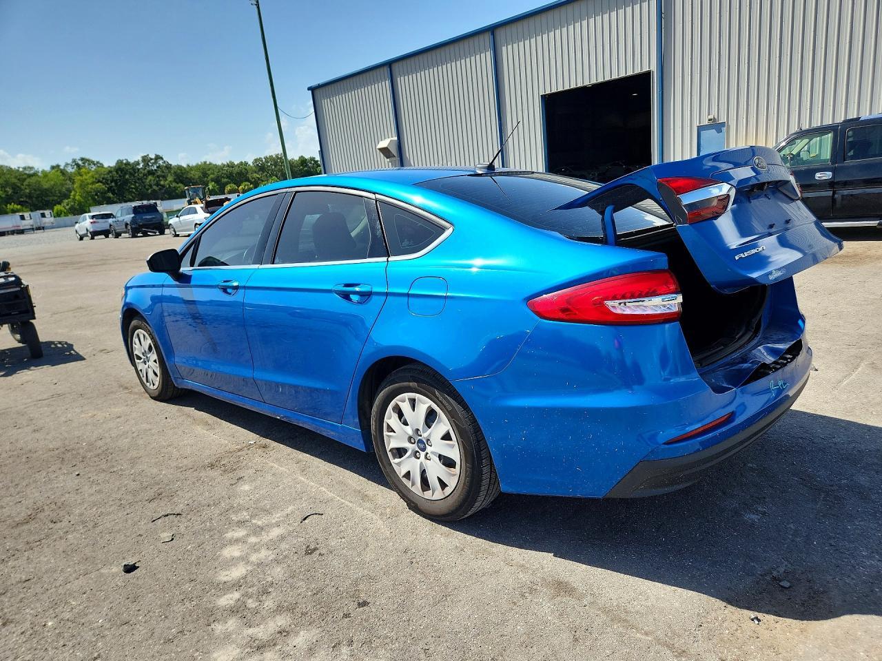 2019 Ford Fusion S - Фото 2