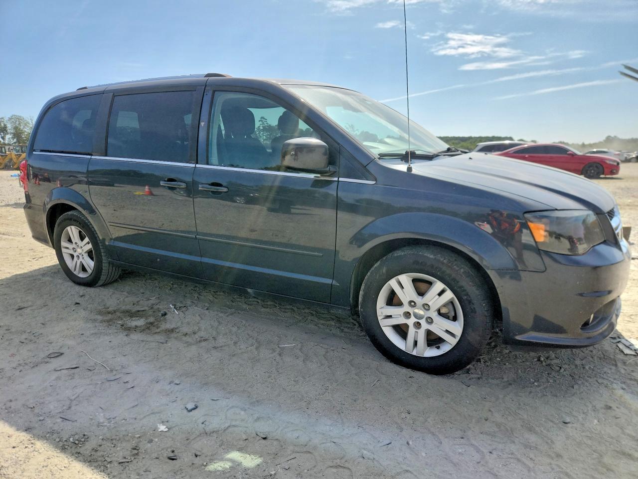 2013 Dodge Grand Caravan Crew - Image 4