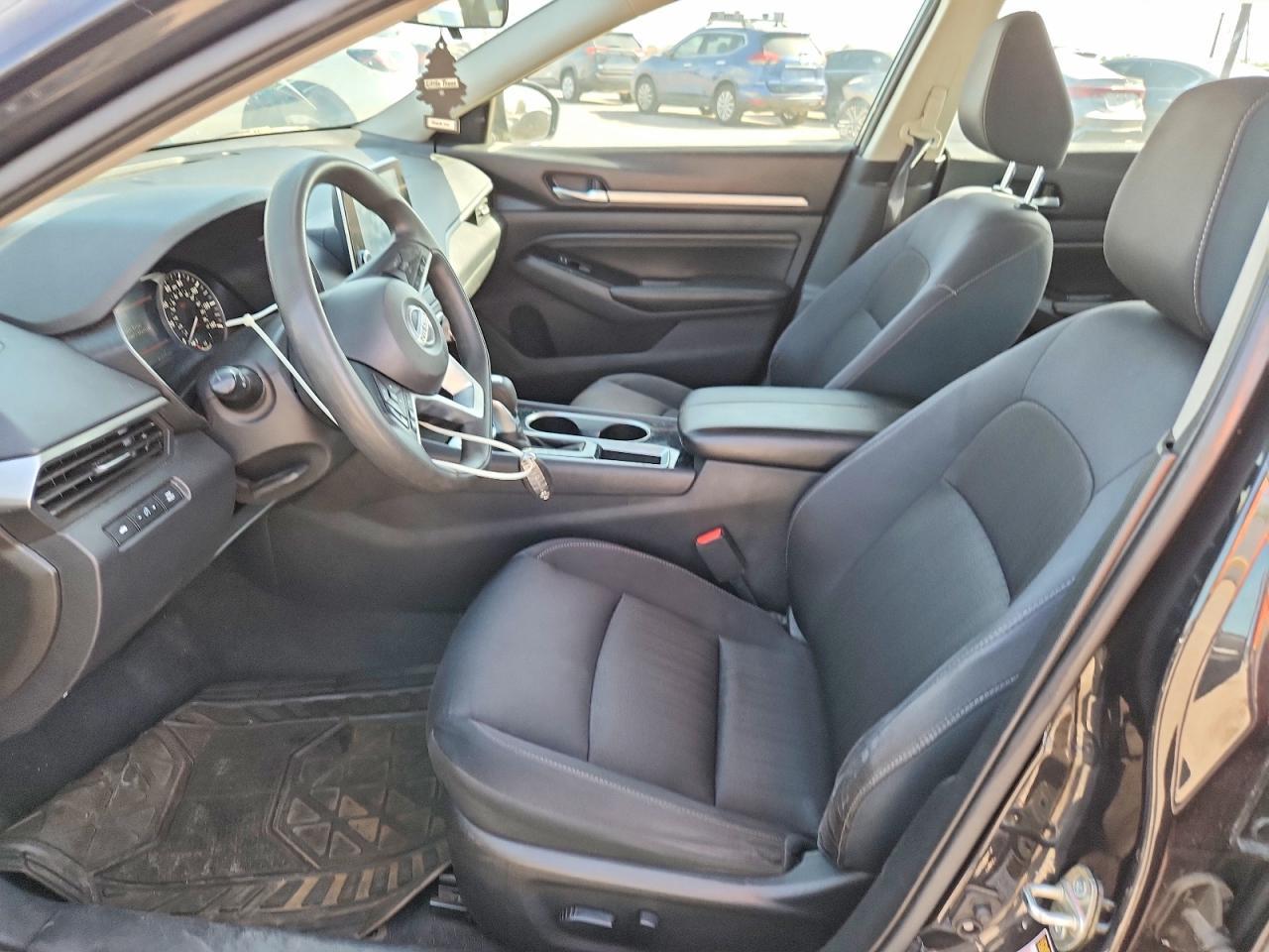 2021 Niss Altima - Image 7