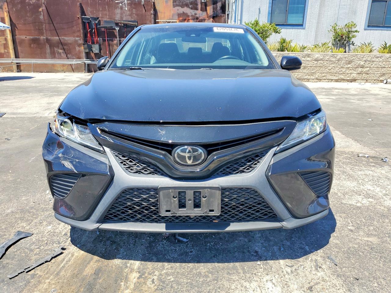 2020 Toyota Camry Se - Фото 5