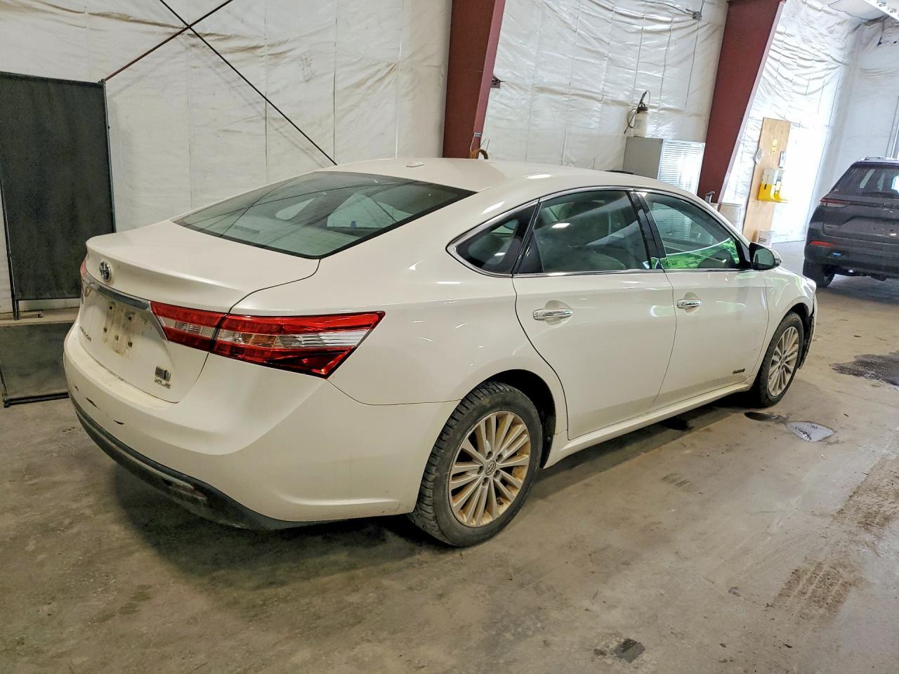 2013 Toyota Avalon Hybrid Xle Touring - Image 3