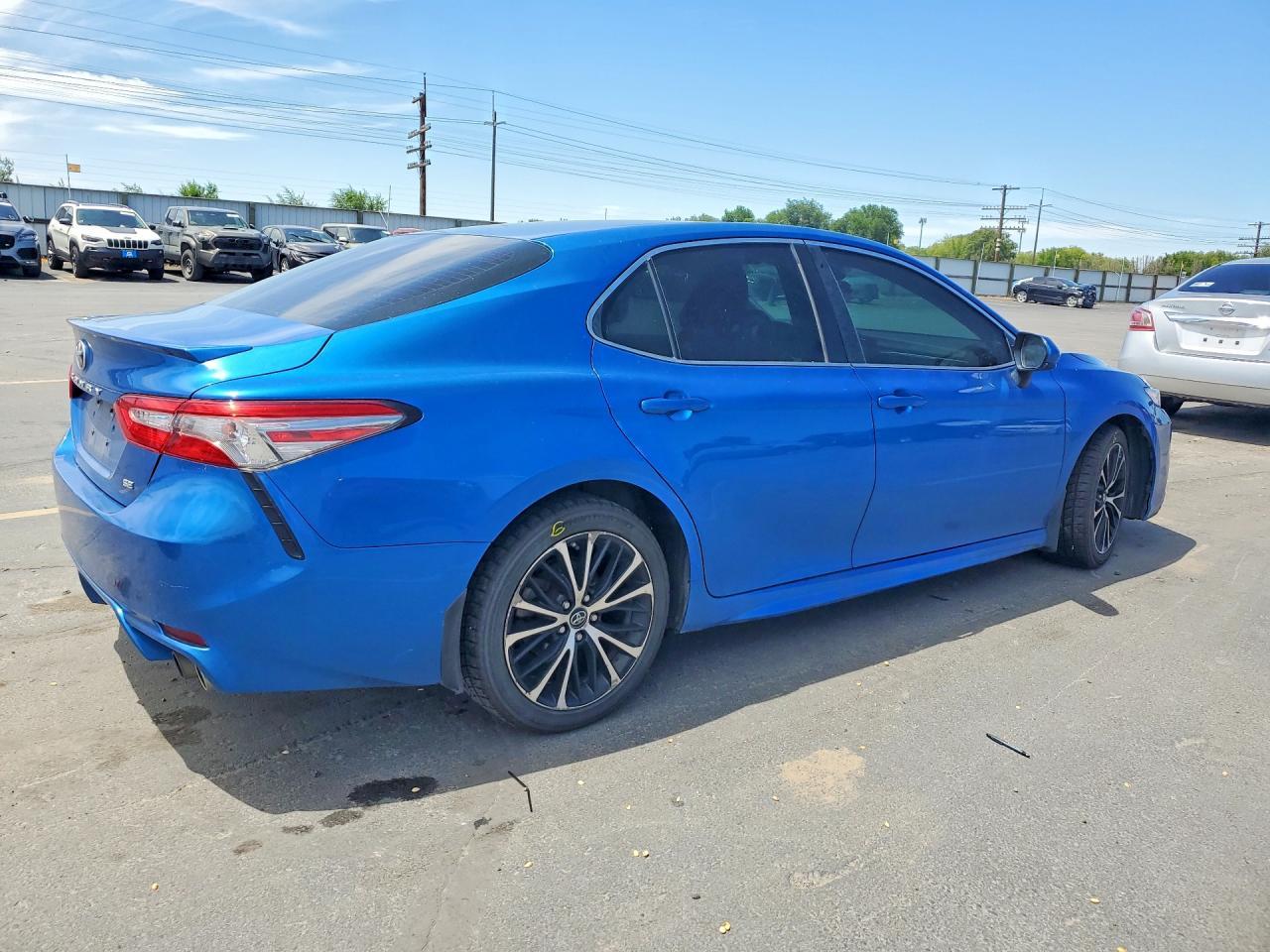 2018 Toyota Camry Se - Image 3