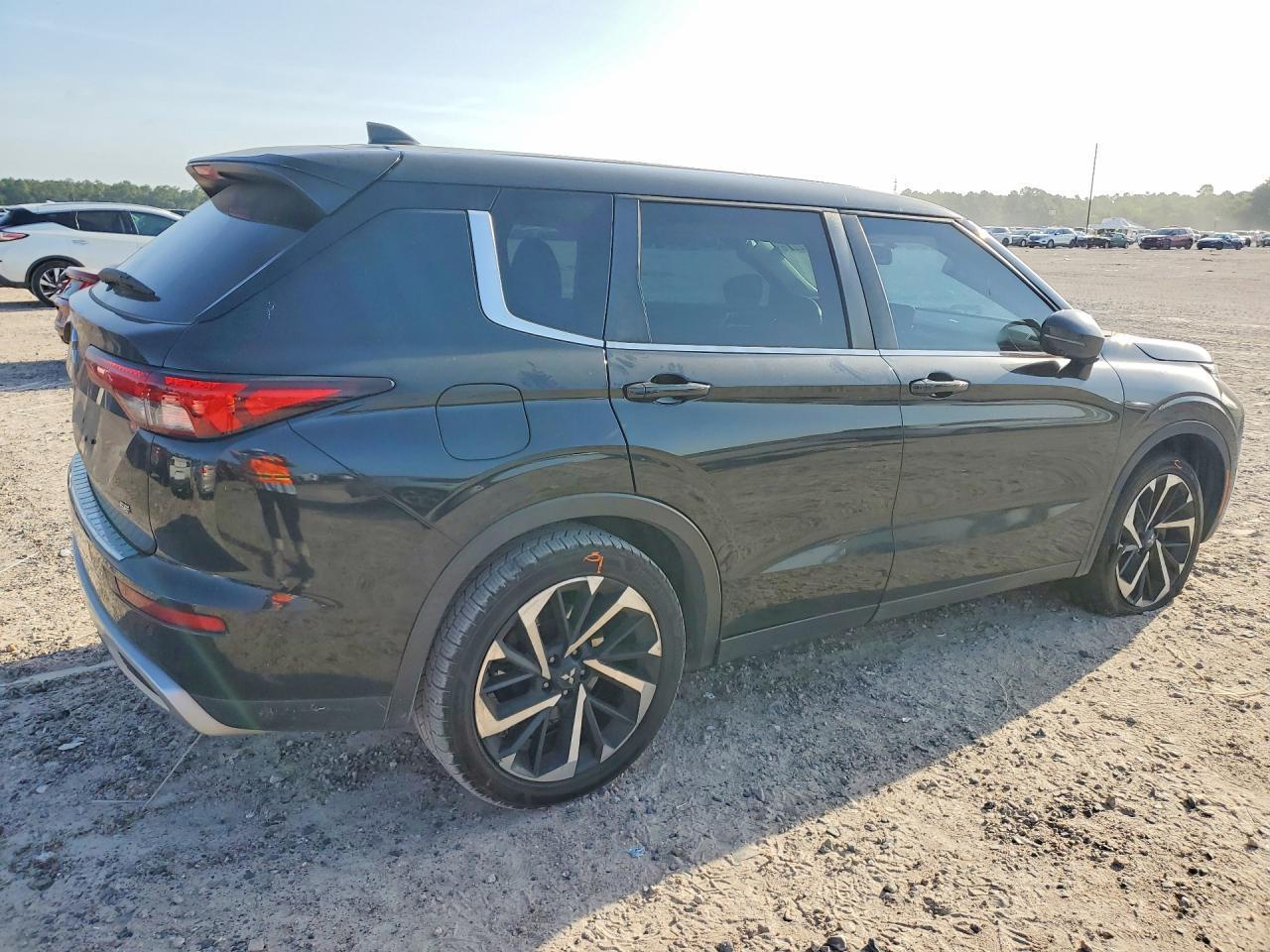 2022 Mitsubishi Outlander Se - Фото 3